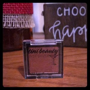Tini Beauty eyeshadow. Firestarter